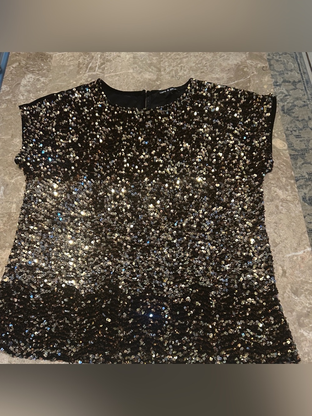 Cable and Gauge gold sequin and black velvet blouse. XL.Party Holiday